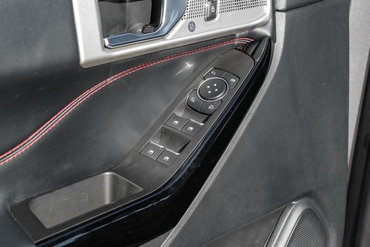 Ford Explorer Vehicle Main Gallery Image 41