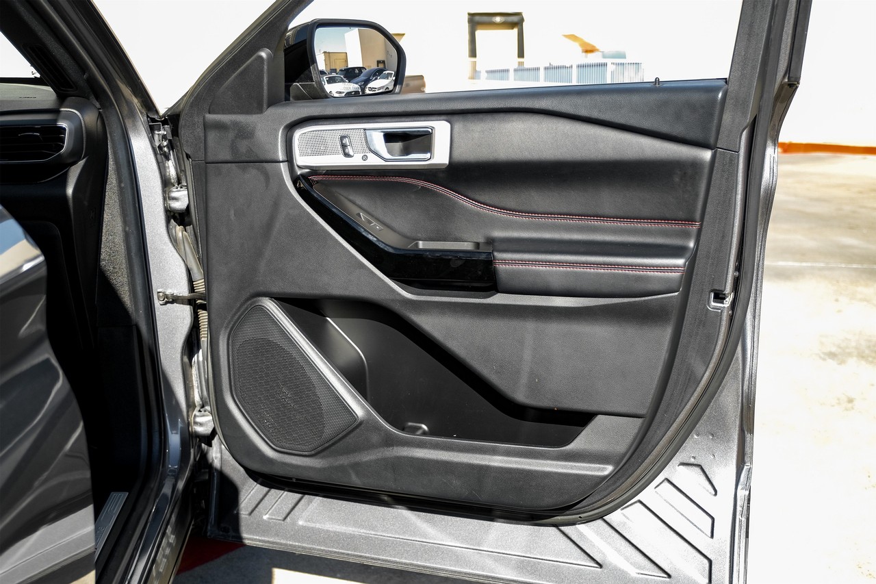 Ford Explorer Vehicle Main Gallery Image 42