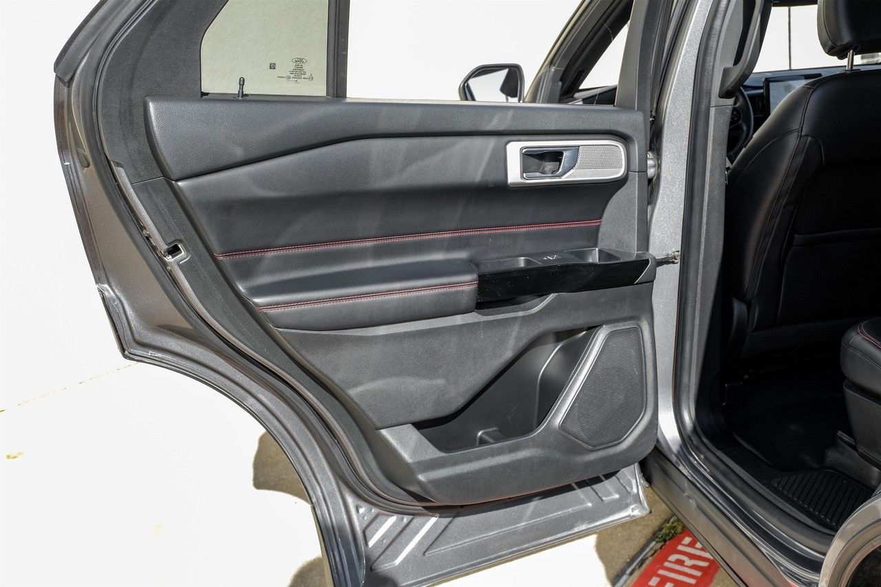 Ford Explorer Vehicle Main Gallery Image 43