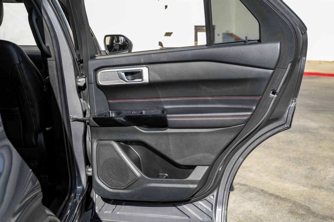Ford Explorer Vehicle Main Gallery Image 44
