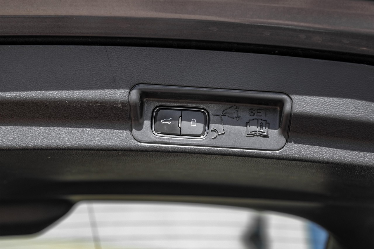 Ford Explorer Vehicle Main Gallery Image 49