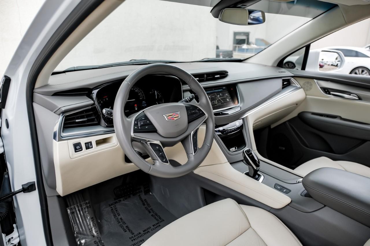 Cadillac XT5 Vehicle Main Gallery Image 03