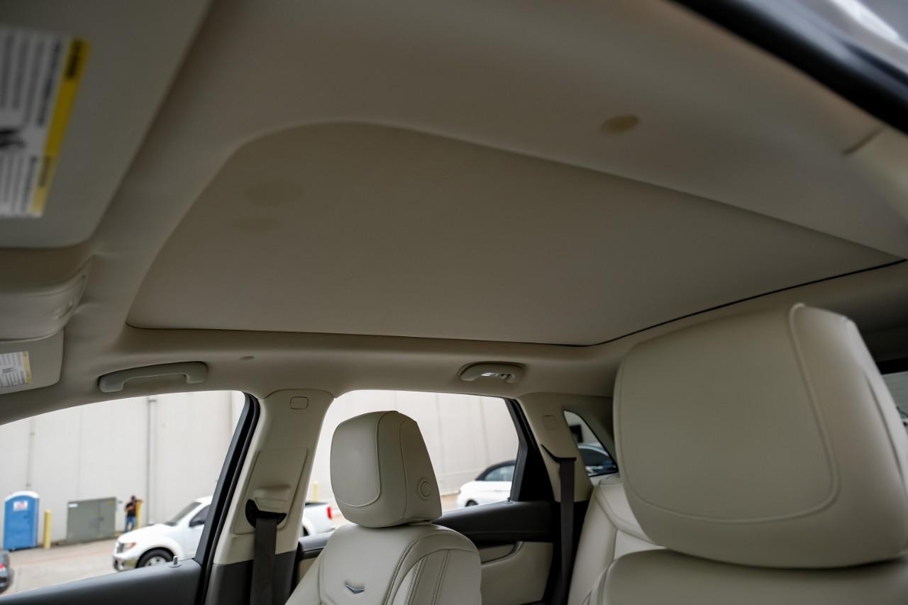 Cadillac XT5 Vehicle Main Gallery Image 05