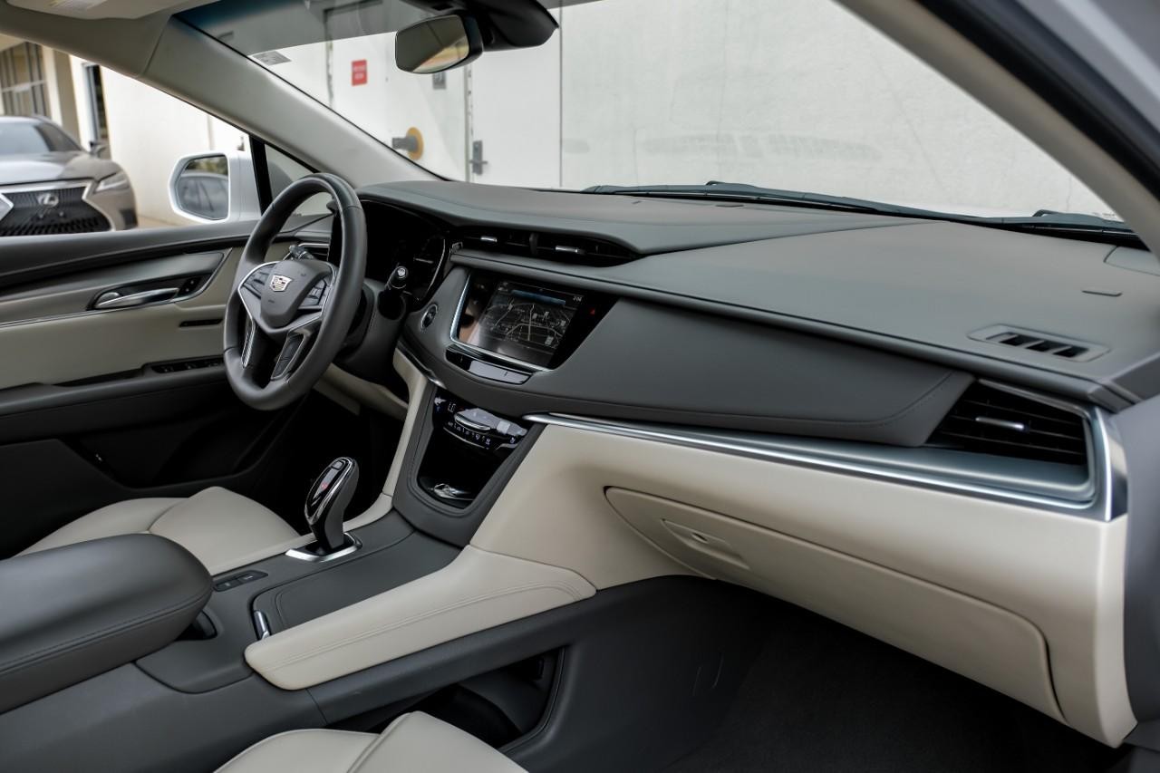 Cadillac XT5 Vehicle Main Gallery Image 15