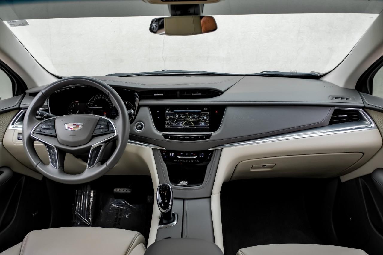 Cadillac XT5 Vehicle Main Gallery Image 16