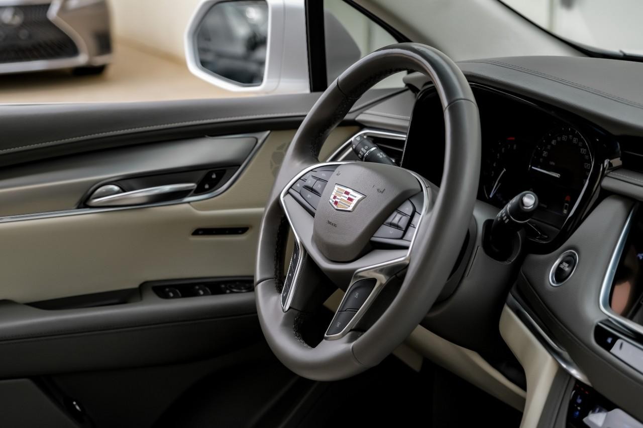 Cadillac XT5 Vehicle Main Gallery Image 17