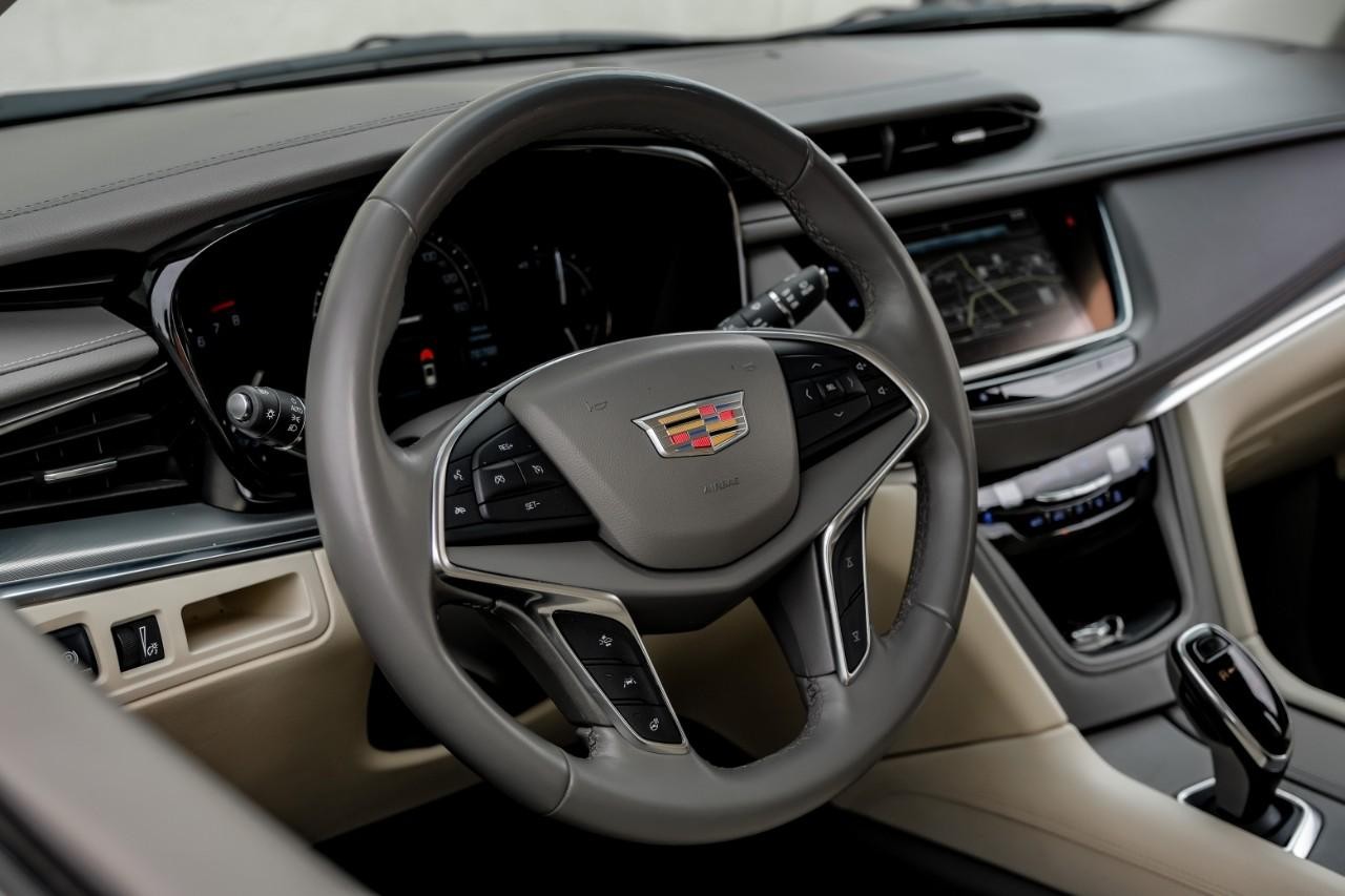 Cadillac XT5 Vehicle Main Gallery Image 18