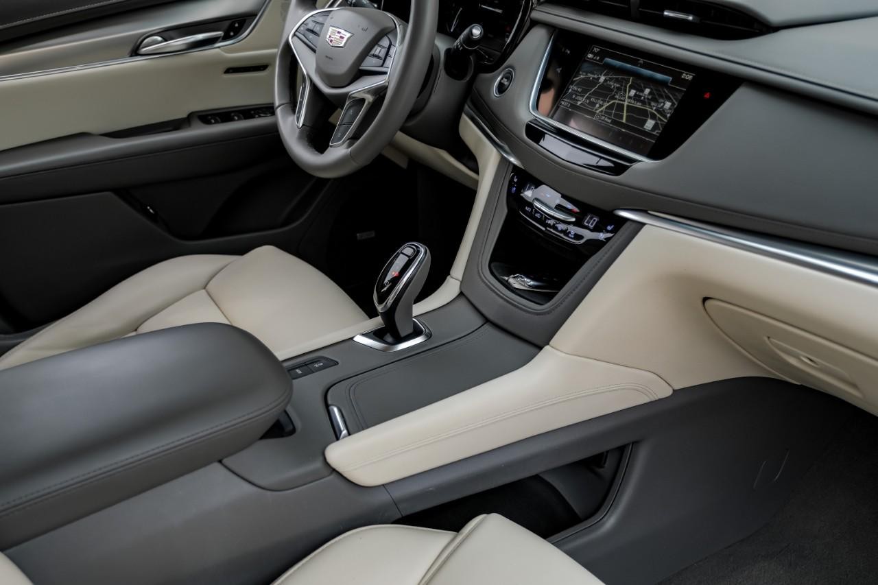 Cadillac XT5 Vehicle Main Gallery Image 26