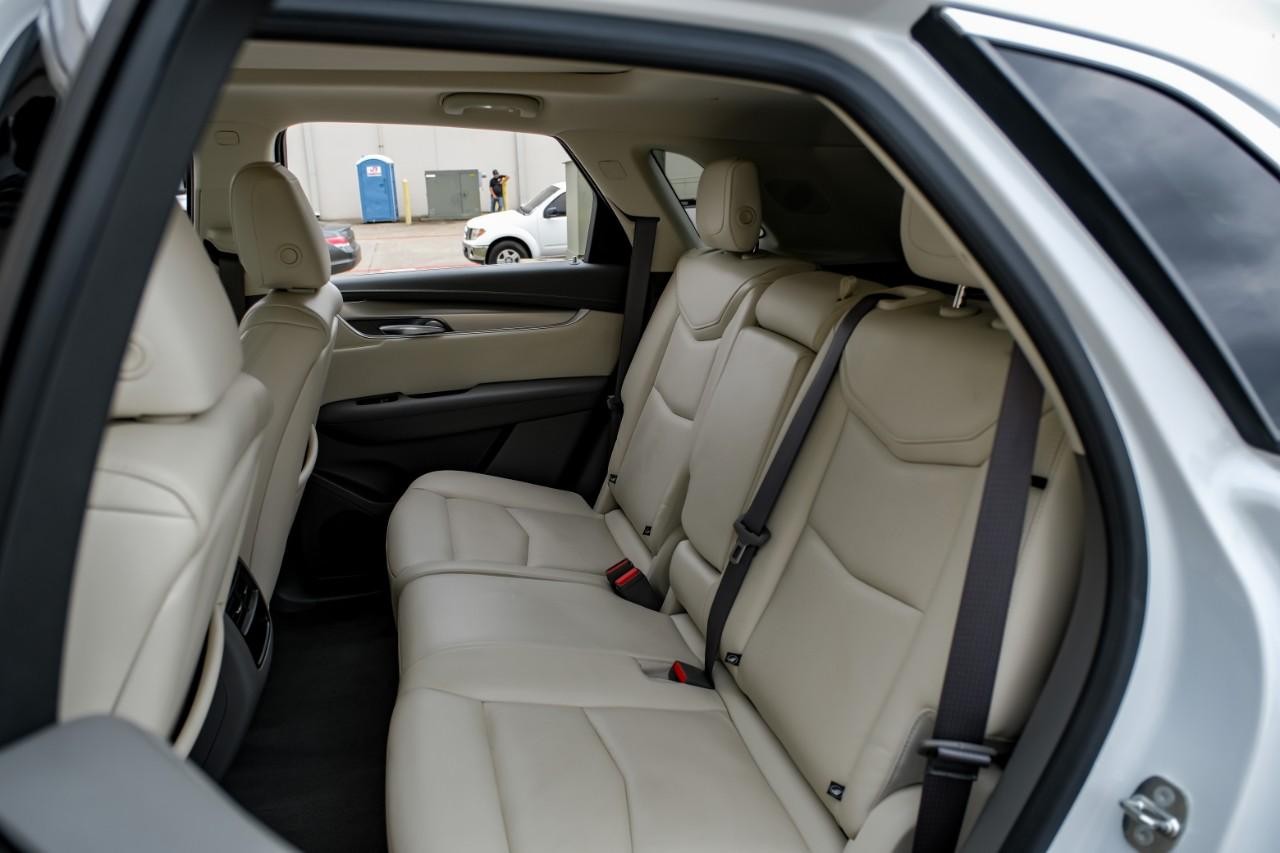 Cadillac XT5 Vehicle Main Gallery Image 38