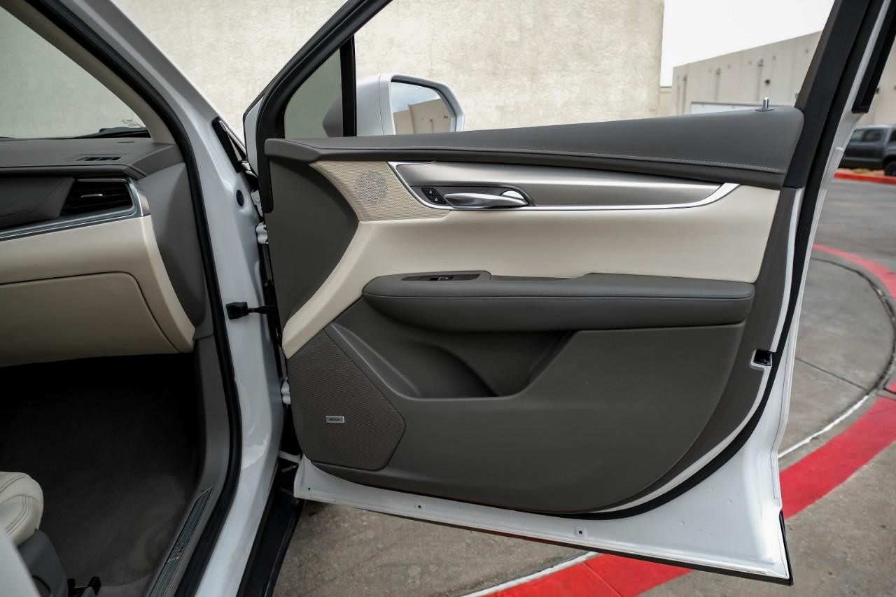 Cadillac XT5 Vehicle Main Gallery Image 43