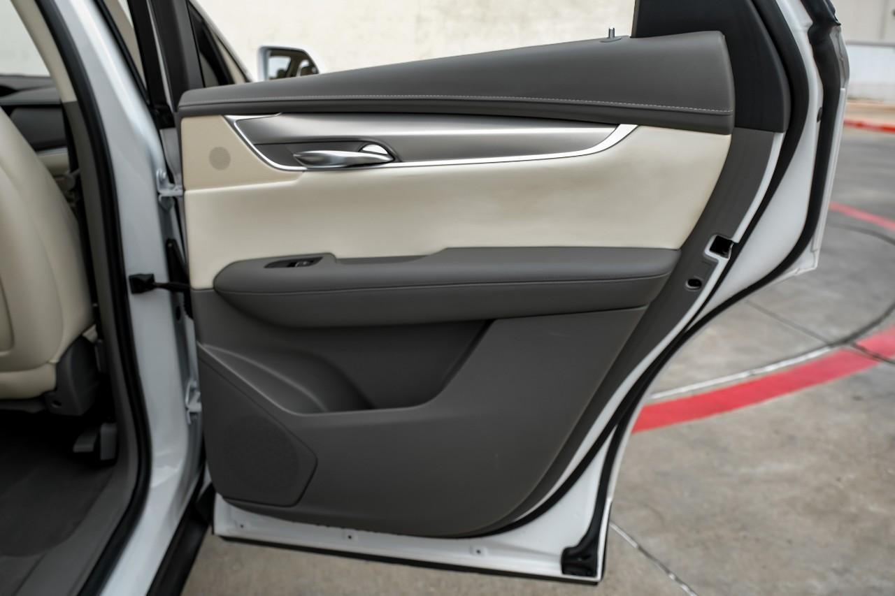 Cadillac XT5 Vehicle Main Gallery Image 45