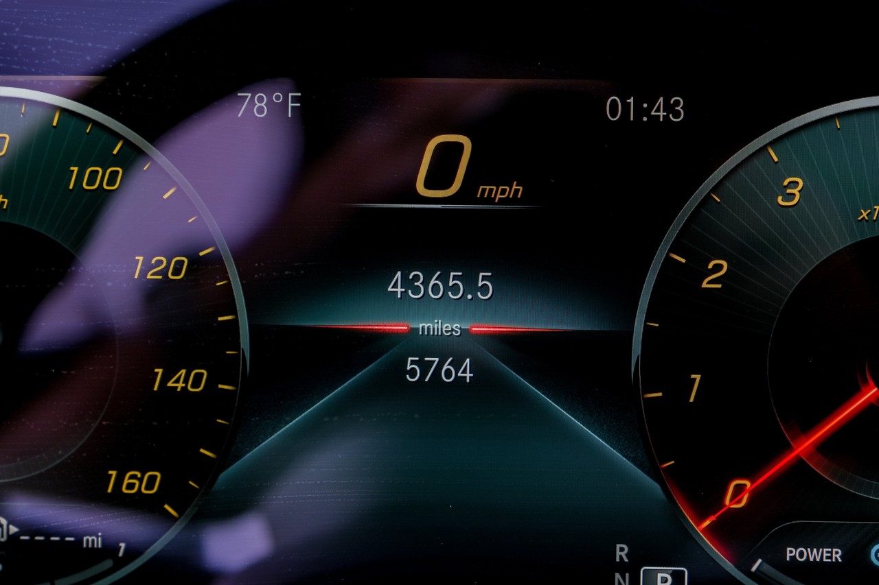 Mercedes-Benz E-Class Vehicle Main Gallery Image 20