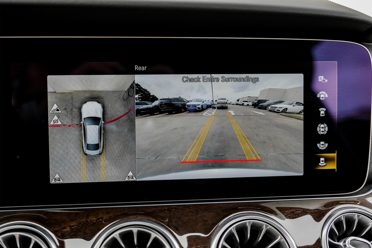 Mercedes-Benz E-Class Vehicle Main Gallery Image 23
