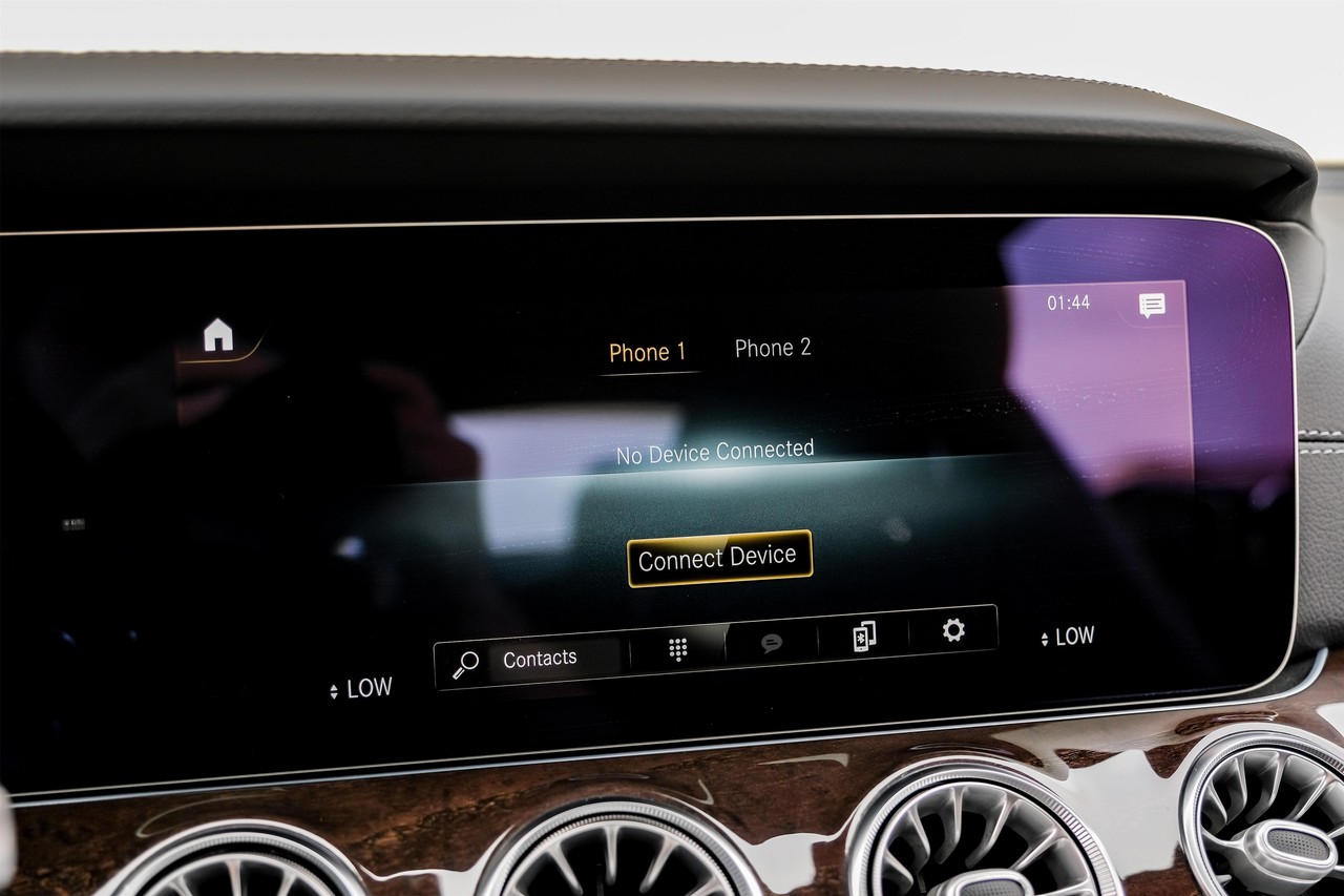 Mercedes-Benz E-Class Vehicle Main Gallery Image 28