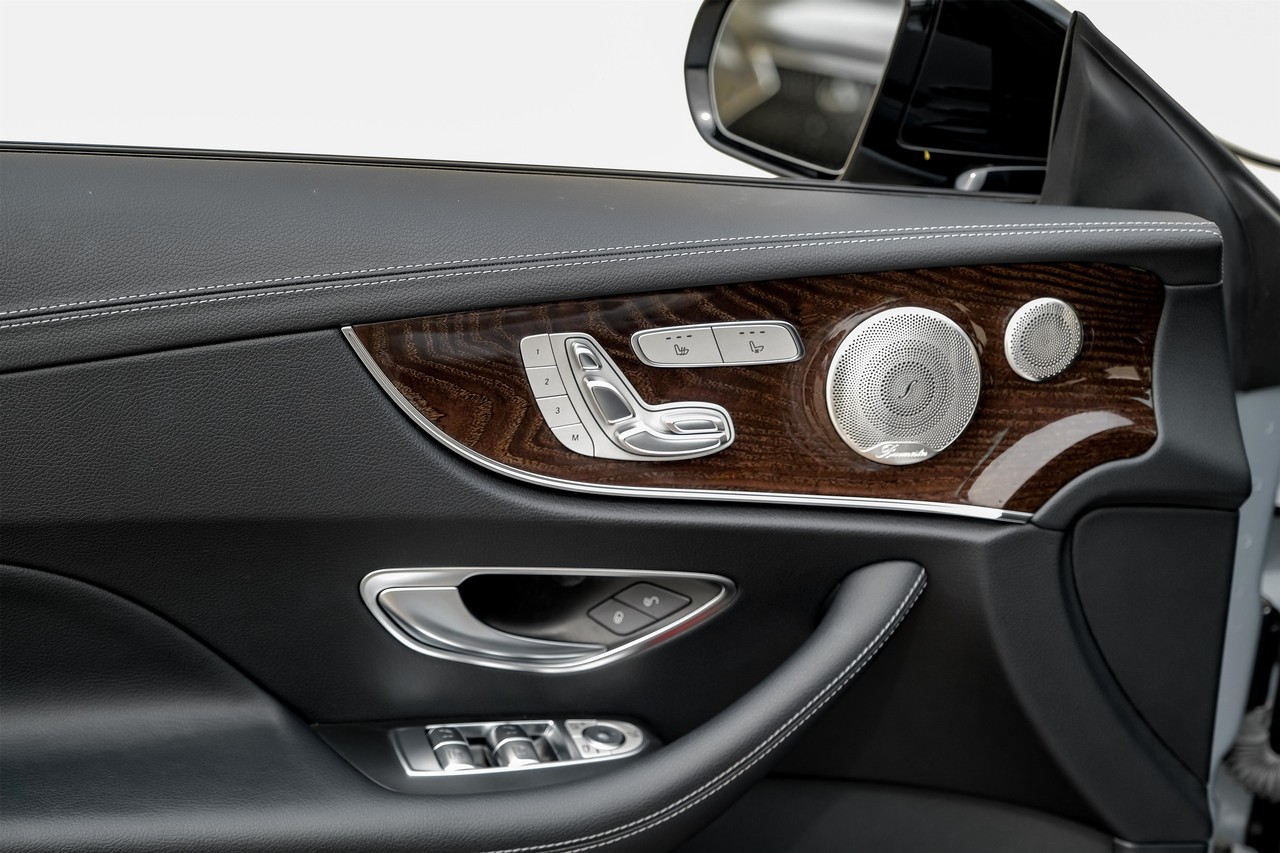 Mercedes-Benz E-Class Vehicle Main Gallery Image 38