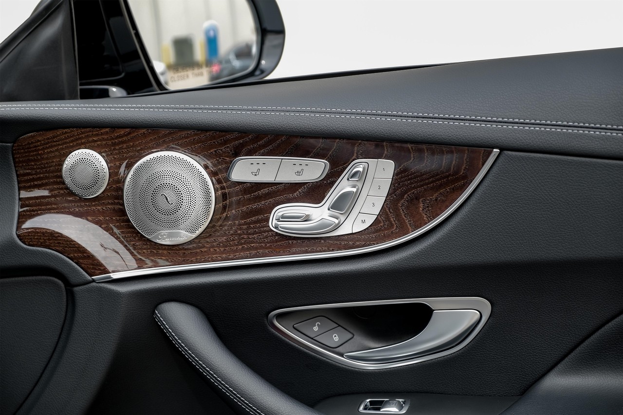 Mercedes-Benz E-Class Vehicle Main Gallery Image 39