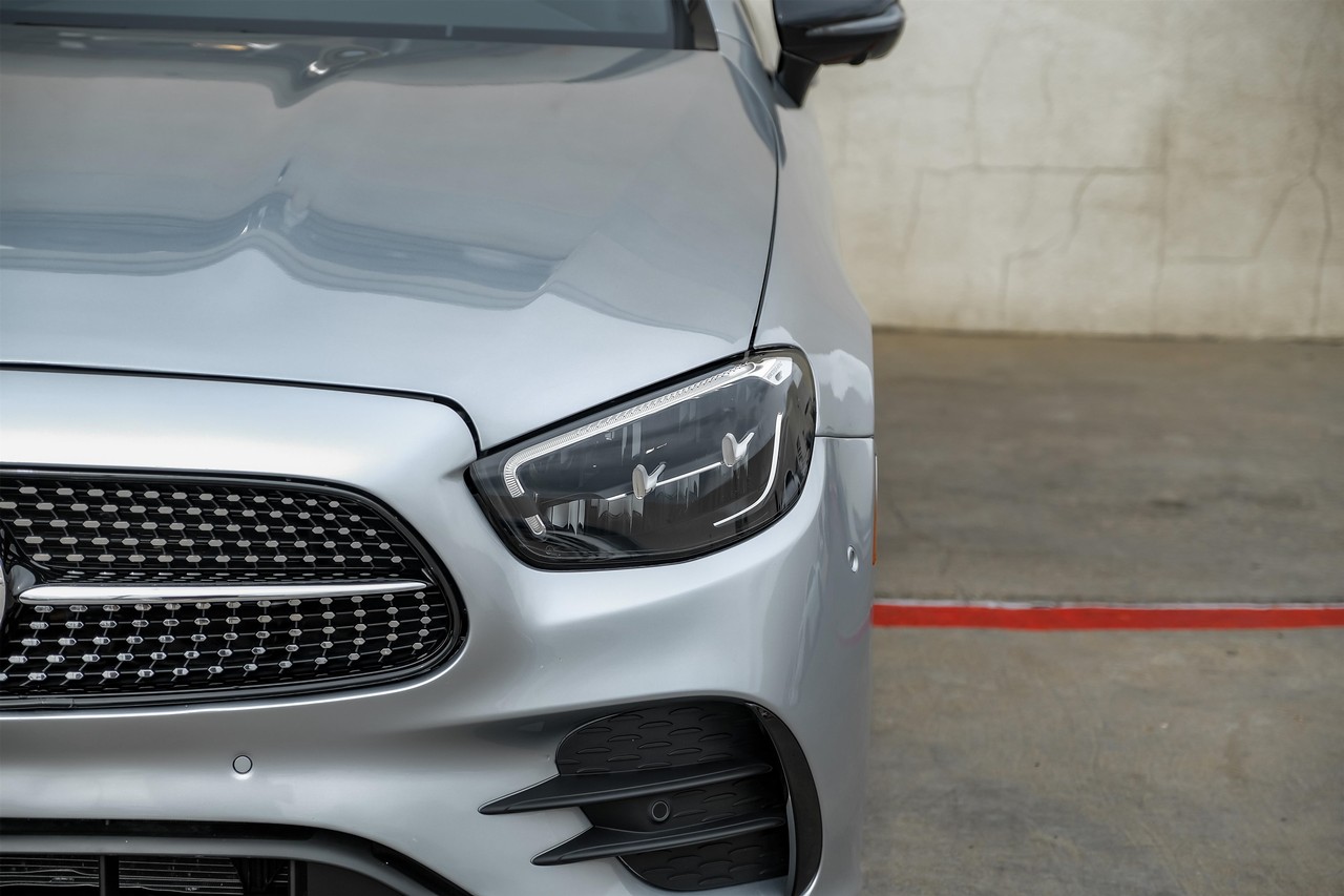Mercedes-Benz E-Class Vehicle Main Gallery Image 41
