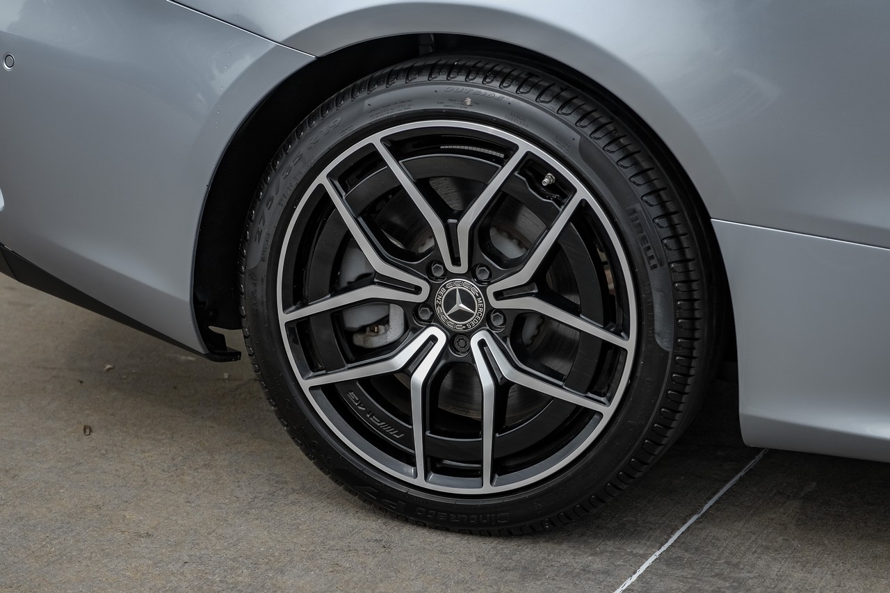 Mercedes-Benz E-Class Vehicle Main Gallery Image 46