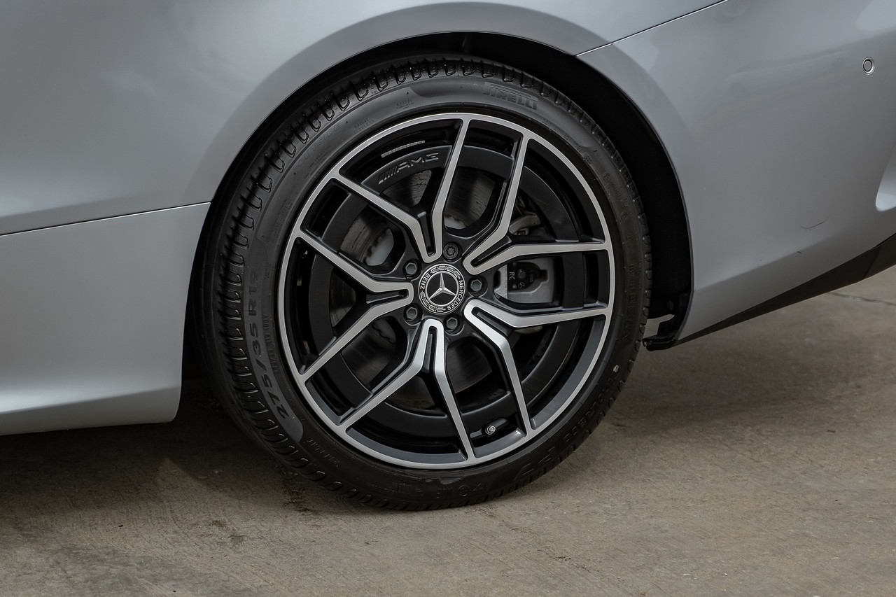 Mercedes-Benz E-Class Vehicle Main Gallery Image 49