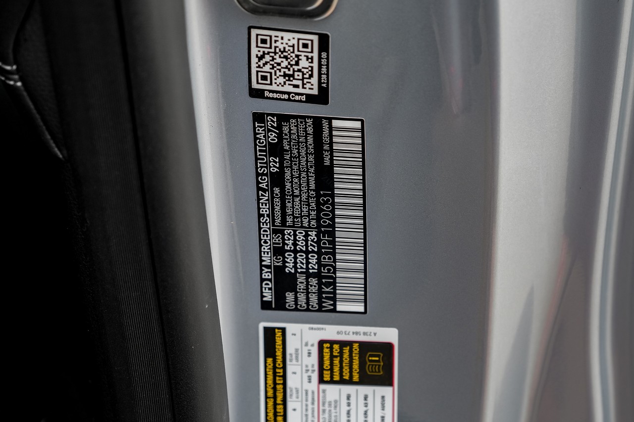 Mercedes-Benz E-Class Vehicle Main Gallery Image 51