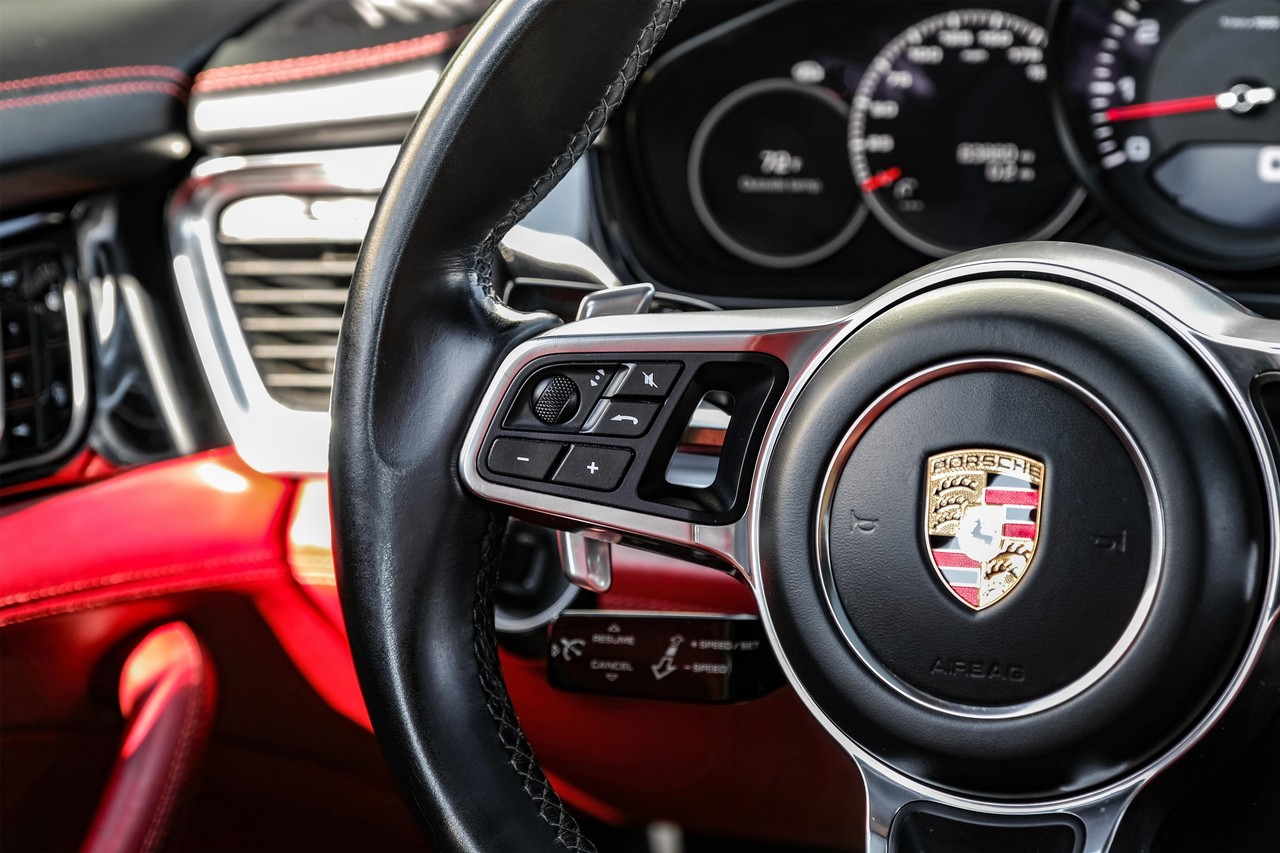 Porsche Panamera Vehicle Main Gallery Image 15