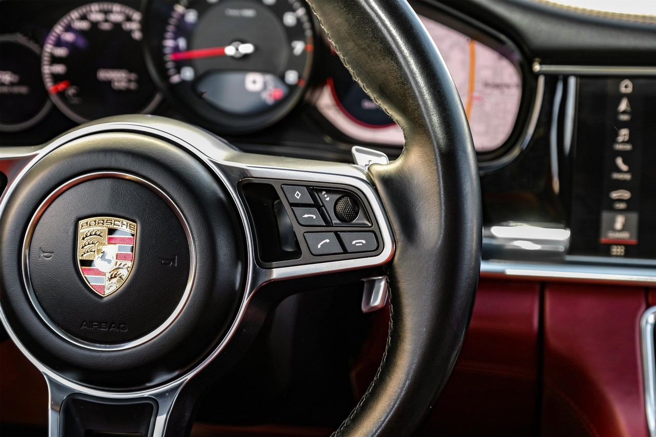 Porsche Panamera Vehicle Main Gallery Image 16