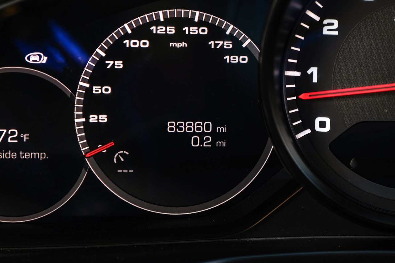 Porsche Panamera Vehicle Main Gallery Image 18