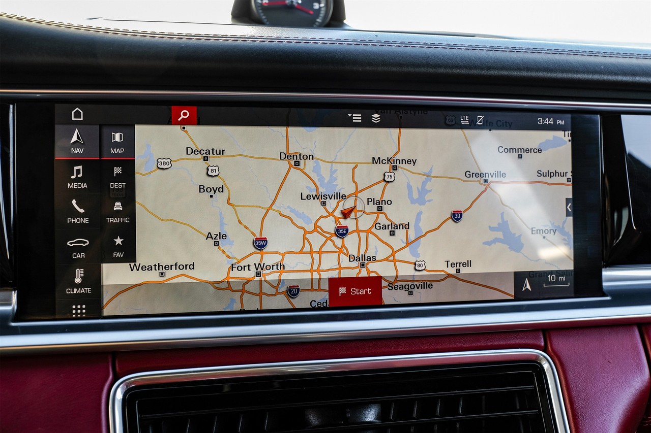 Porsche Panamera Vehicle Main Gallery Image 19