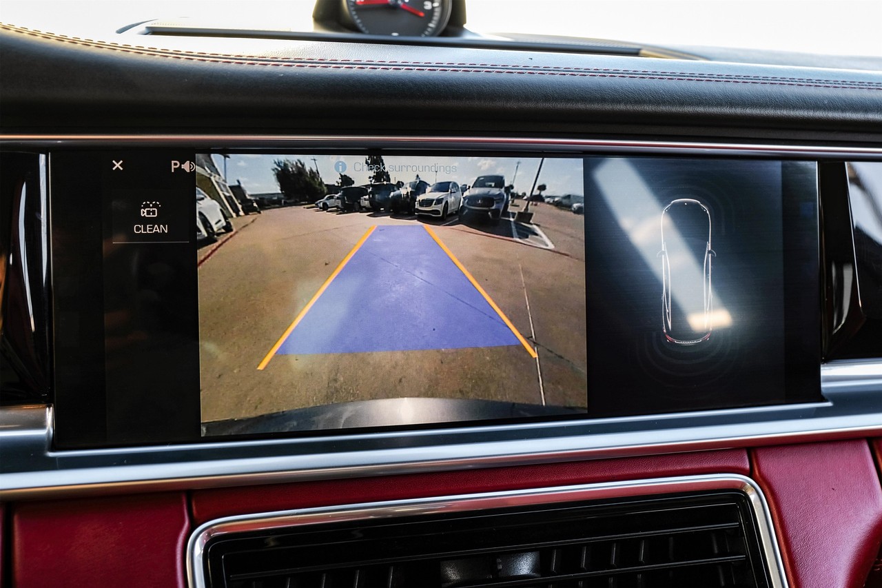 Porsche Panamera Vehicle Main Gallery Image 20