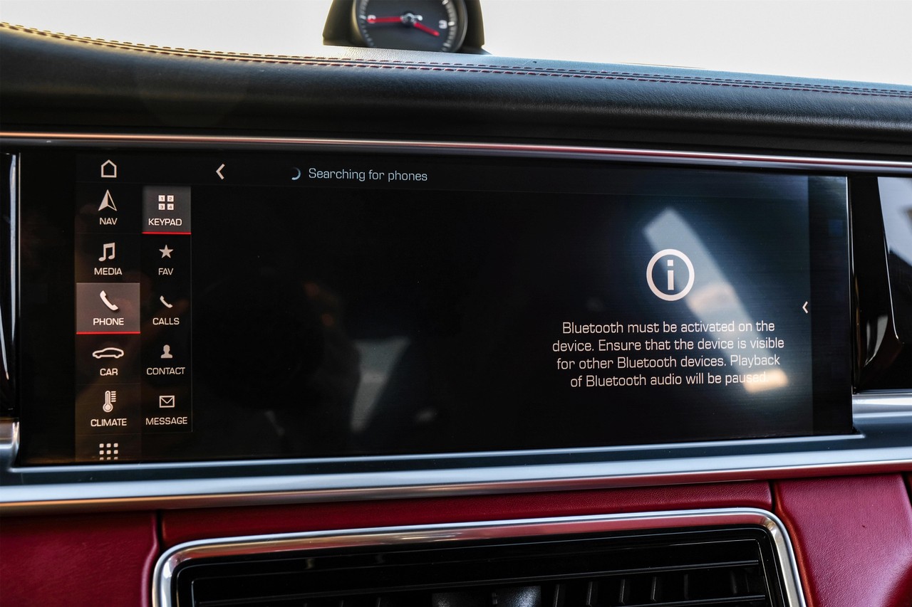 Porsche Panamera Vehicle Main Gallery Image 27