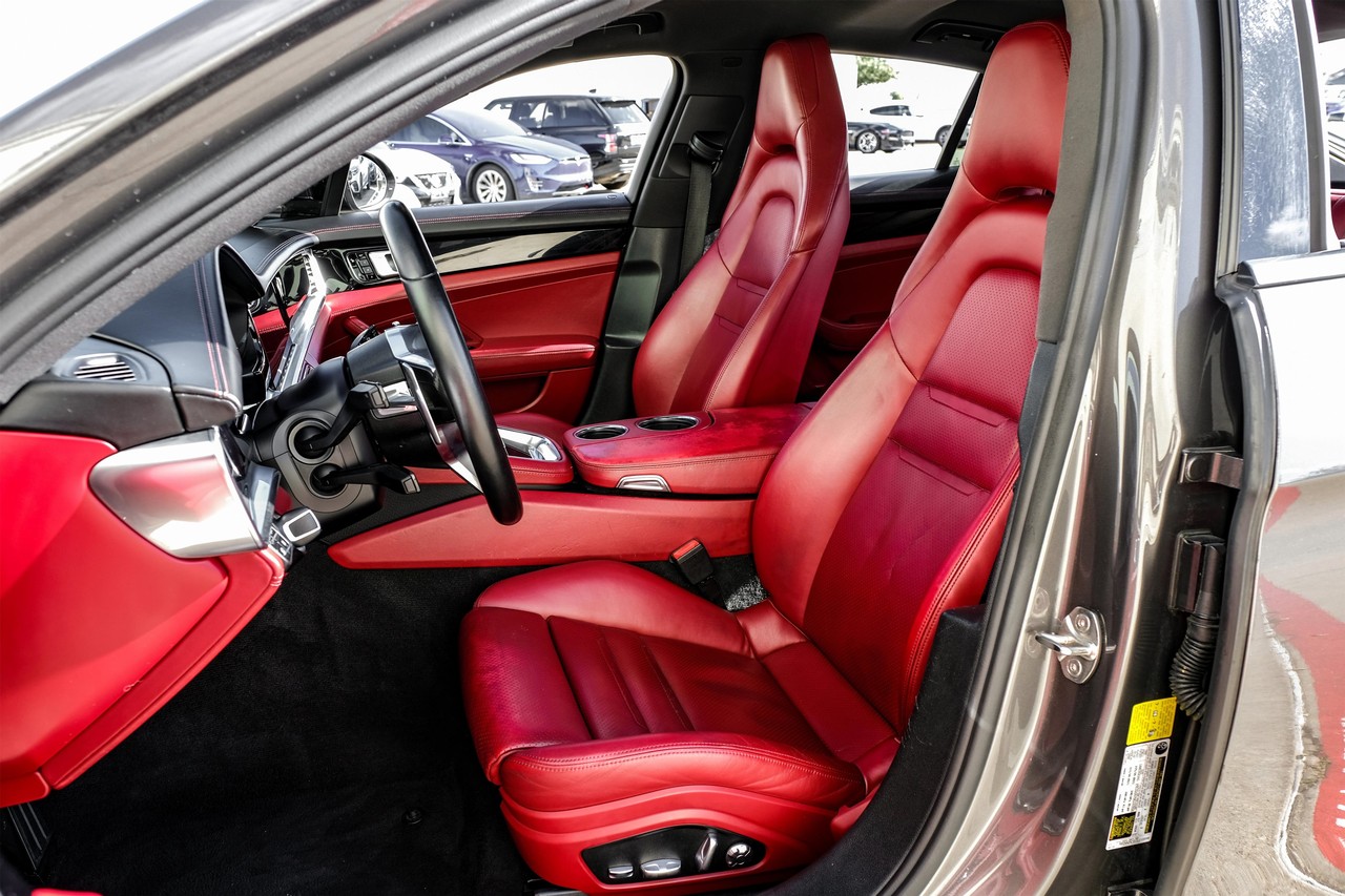 Porsche Panamera Vehicle Main Gallery Image 29