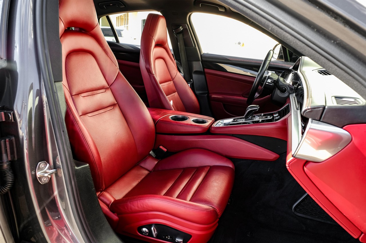 Porsche Panamera Vehicle Main Gallery Image 31