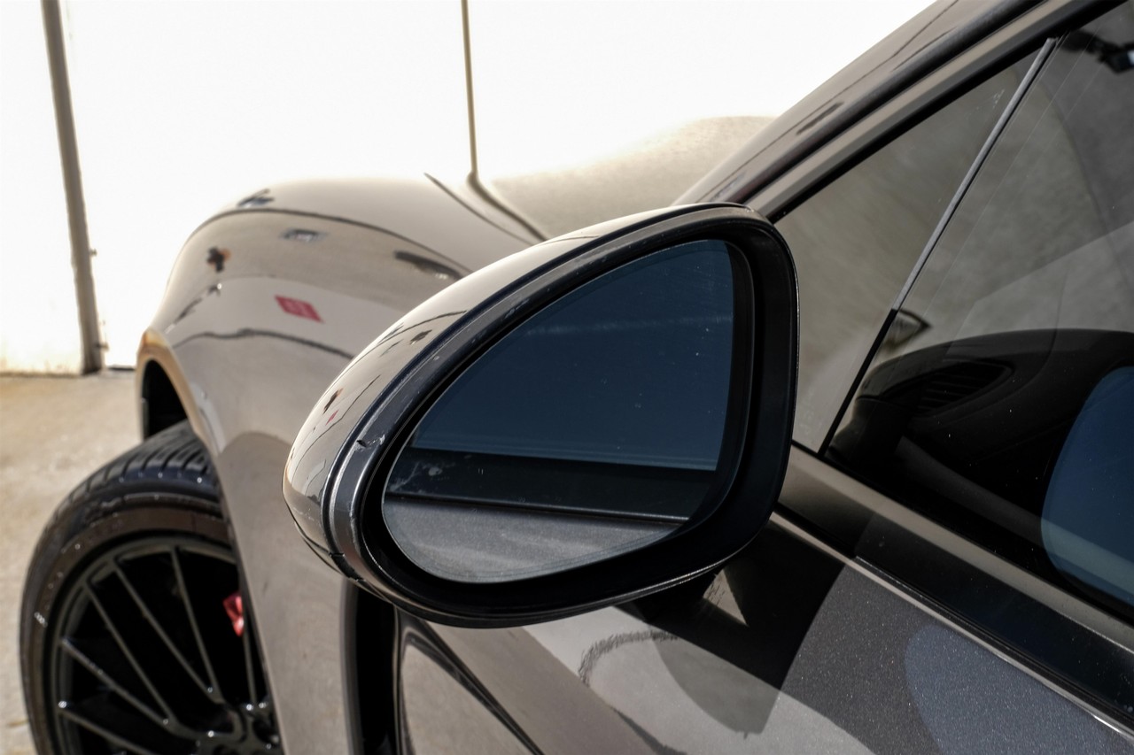 Porsche Panamera Vehicle Main Gallery Image 38