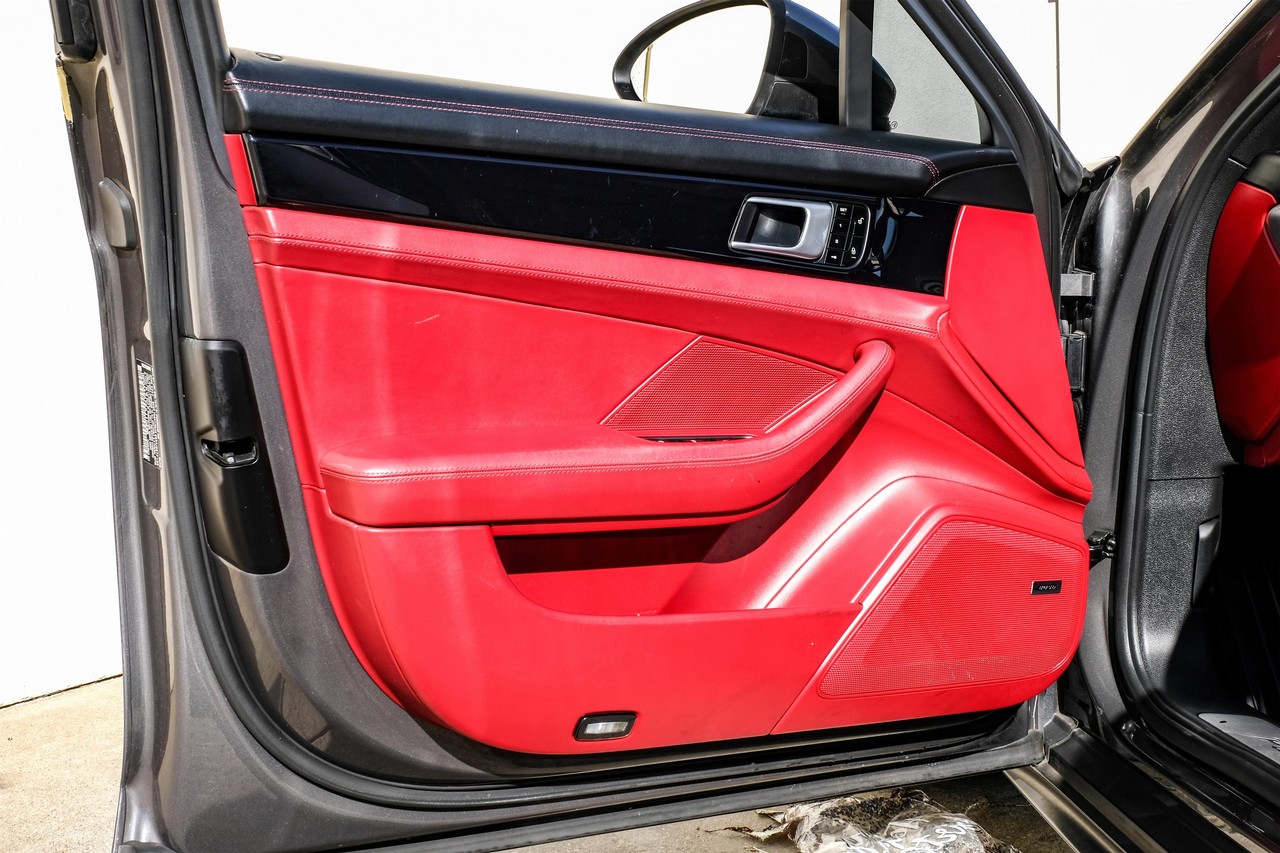 Porsche Panamera Vehicle Main Gallery Image 39