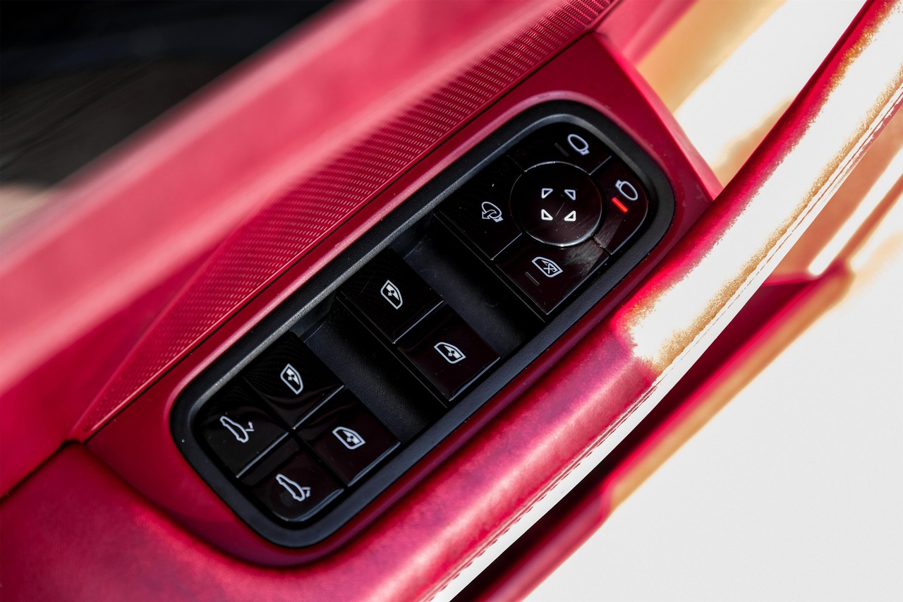 Porsche Panamera Vehicle Main Gallery Image 40