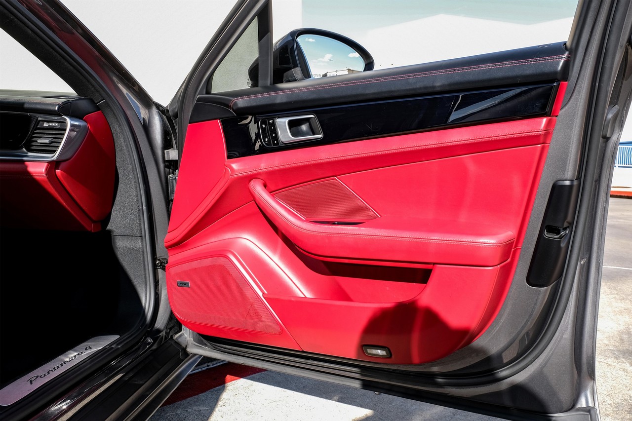 Porsche Panamera Vehicle Main Gallery Image 41