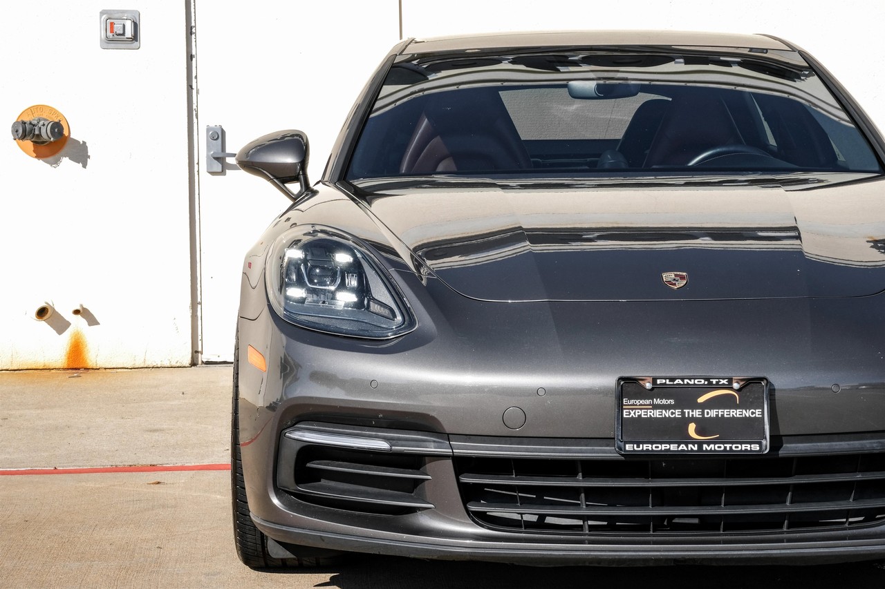 Porsche Panamera Vehicle Main Gallery Image 44
