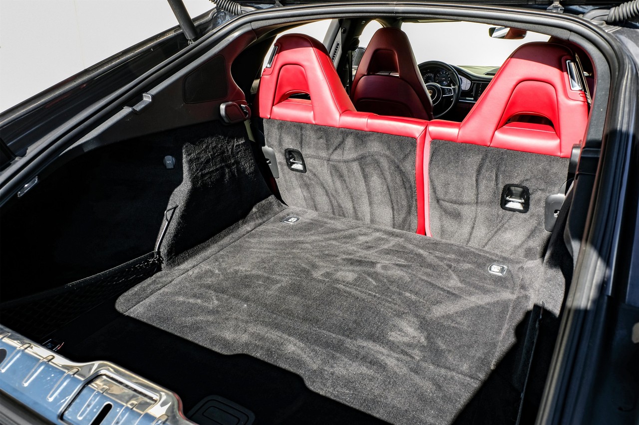 Porsche Panamera Vehicle Main Gallery Image 46