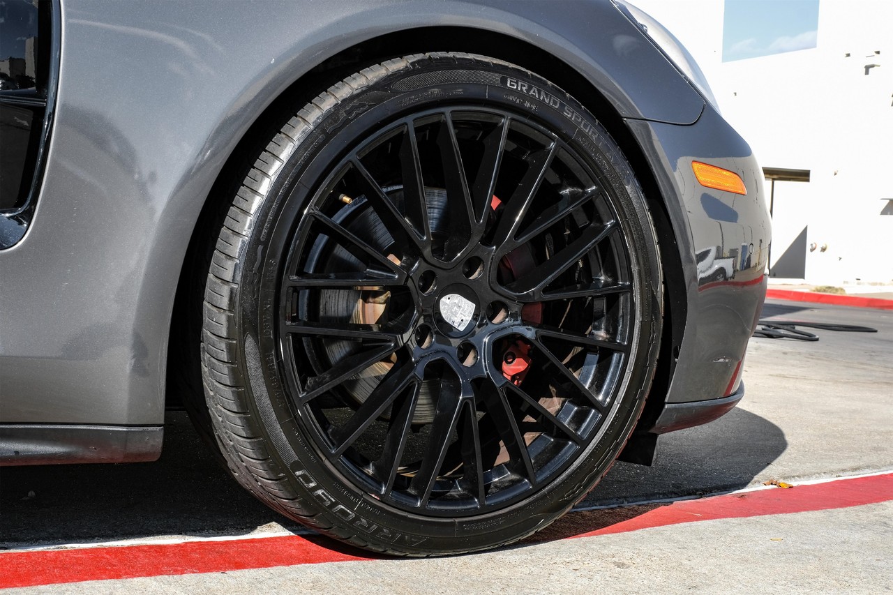 Porsche Panamera Vehicle Main Gallery Image 49