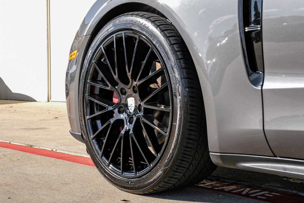 Porsche Panamera Vehicle Main Gallery Image 50