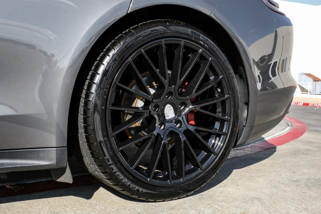 Porsche Panamera Vehicle Main Gallery Image 51