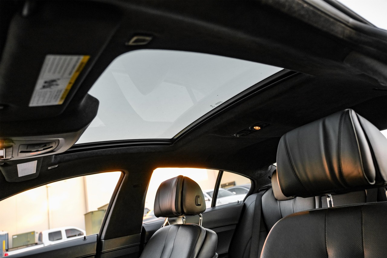 BMW 6 Series Vehicle Main Gallery Image 05