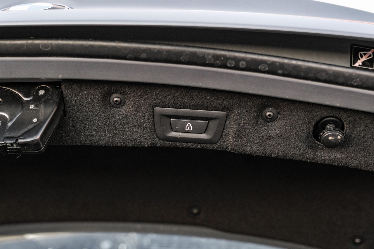 BMW 6 Series Vehicle Main Gallery Image 52