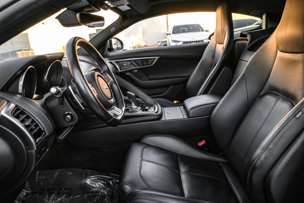 Jaguar F-Type Vehicle Main Gallery Image 04