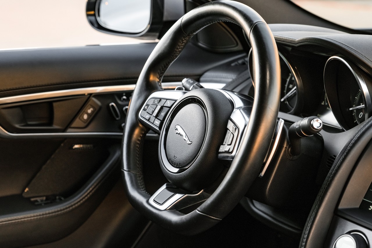 Jaguar F-Type Vehicle Main Gallery Image 12