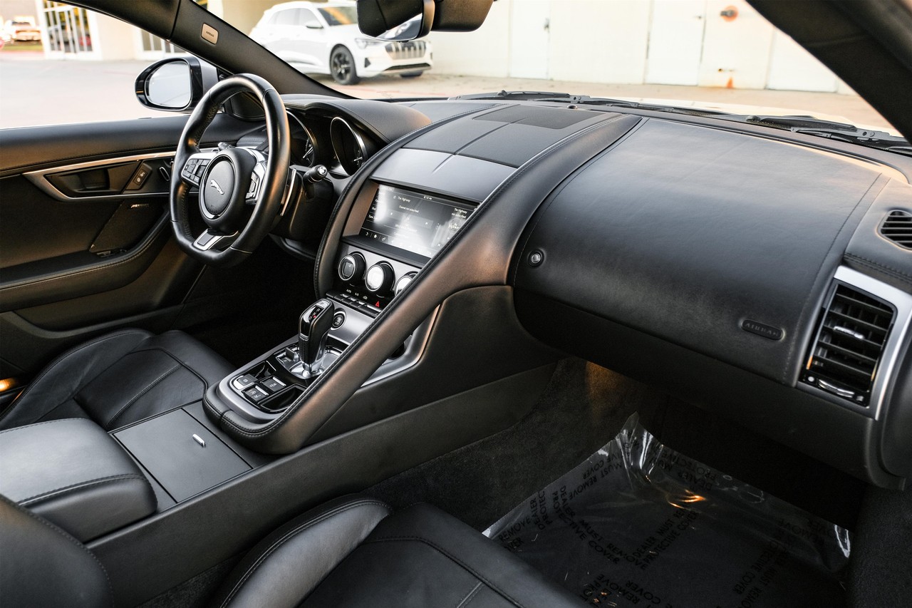 Jaguar F-Type Vehicle Main Gallery Image 17