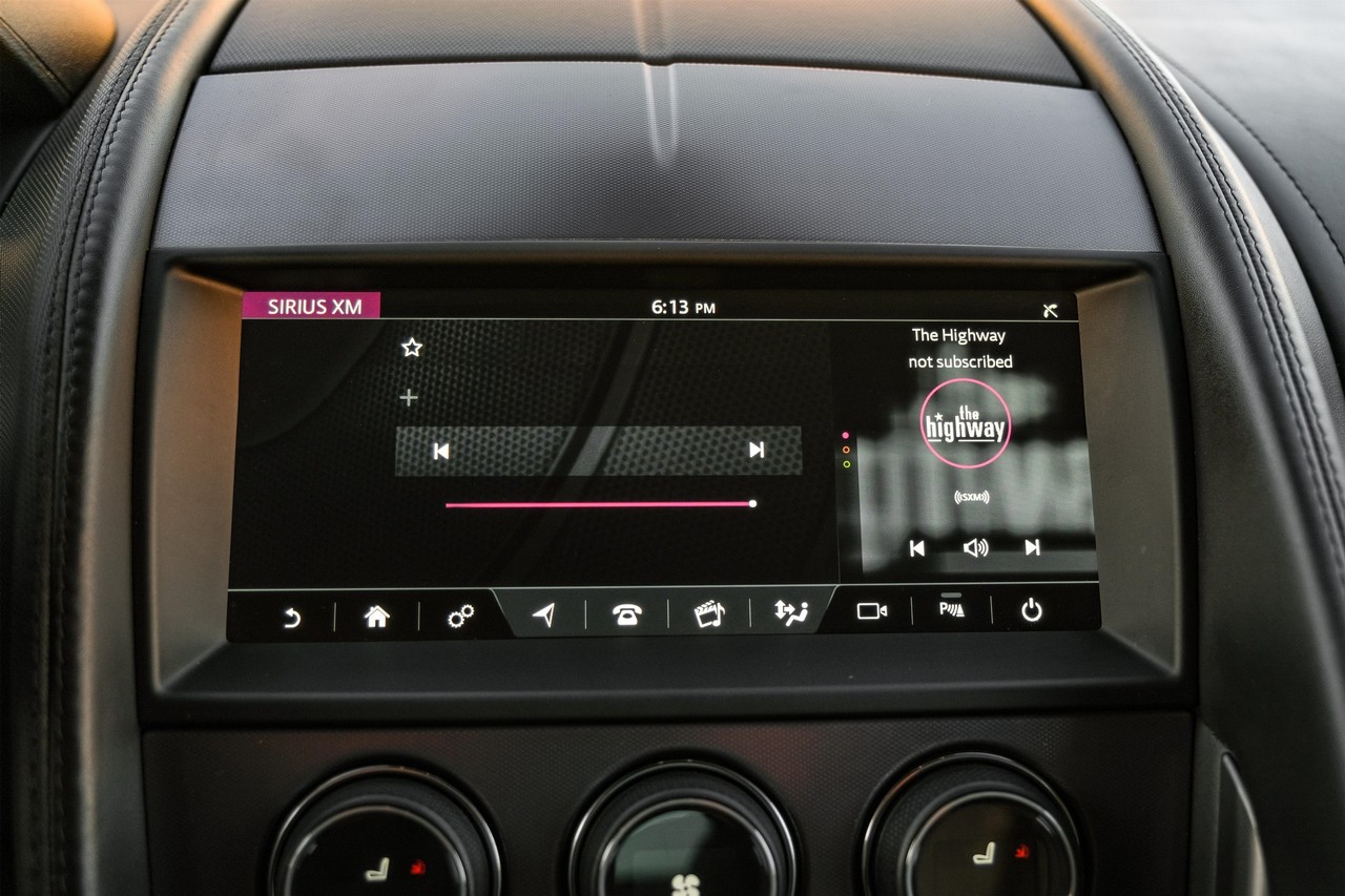 Jaguar F-Type Vehicle Main Gallery Image 24