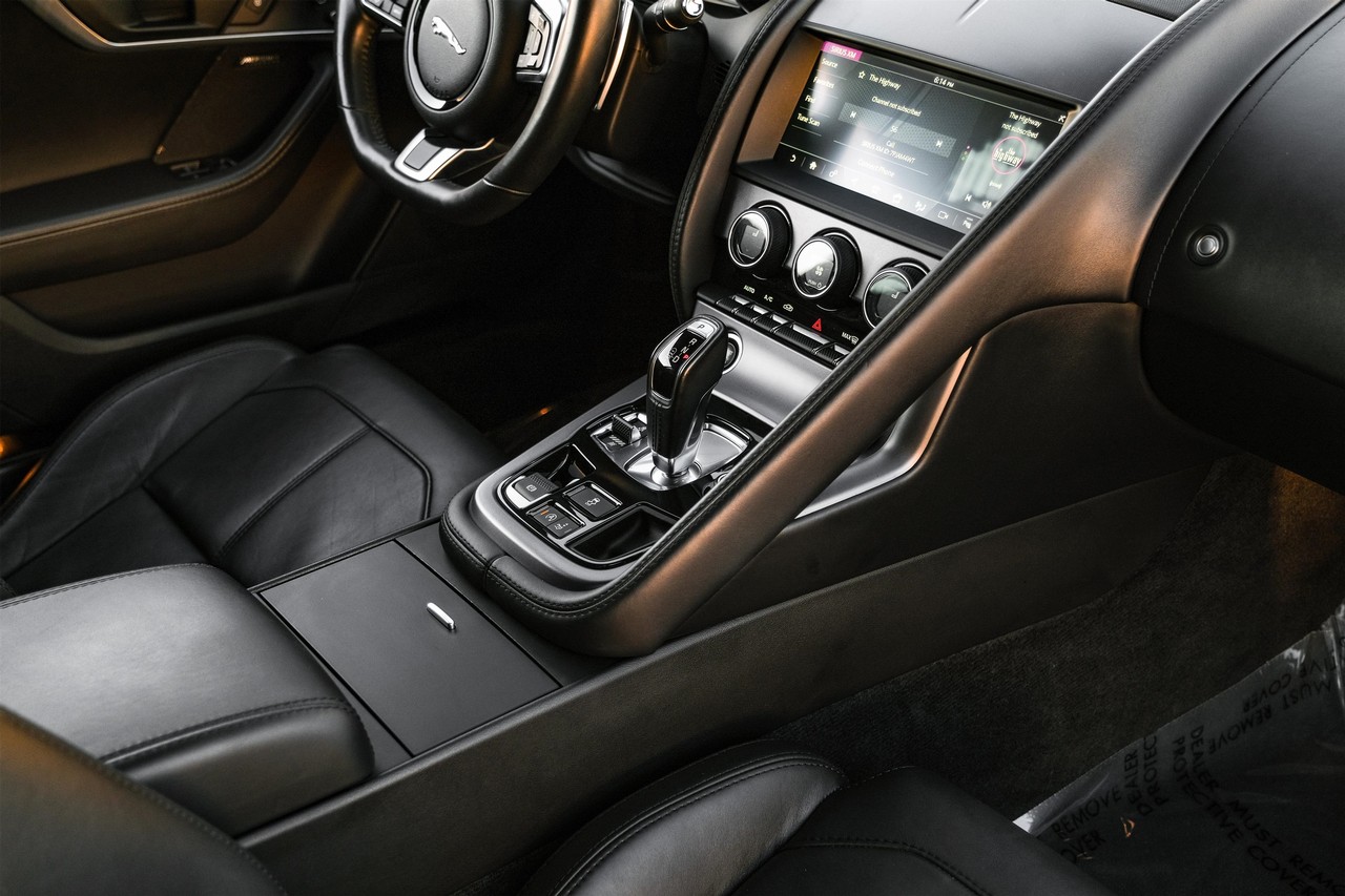 Jaguar F-Type Vehicle Main Gallery Image 26