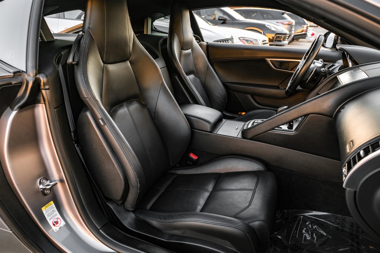 Jaguar F-Type Vehicle Main Gallery Image 31