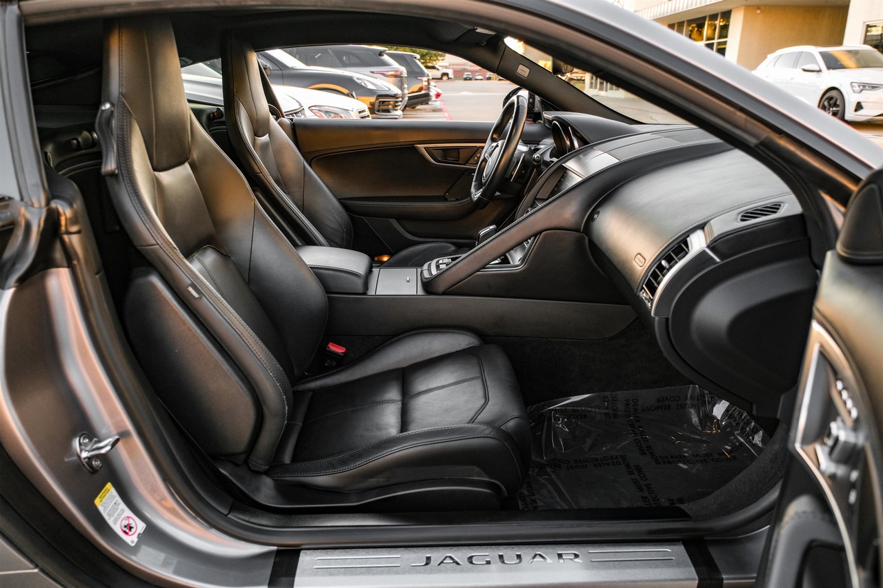 Jaguar F-Type Vehicle Main Gallery Image 32